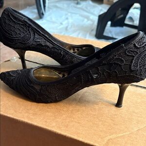 Nine & Co. Black Lace Pointed Kitten Heels